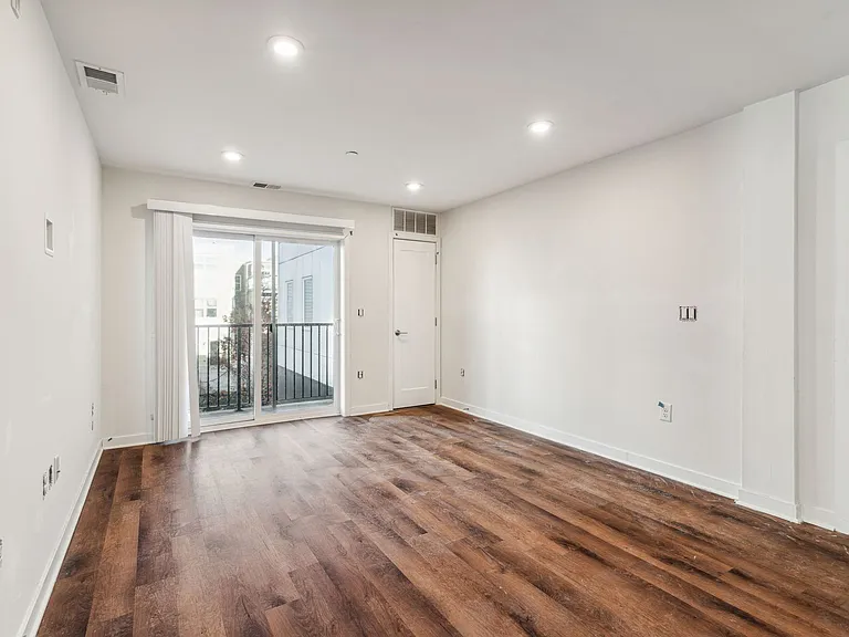Graduate Pointe — Photo 139