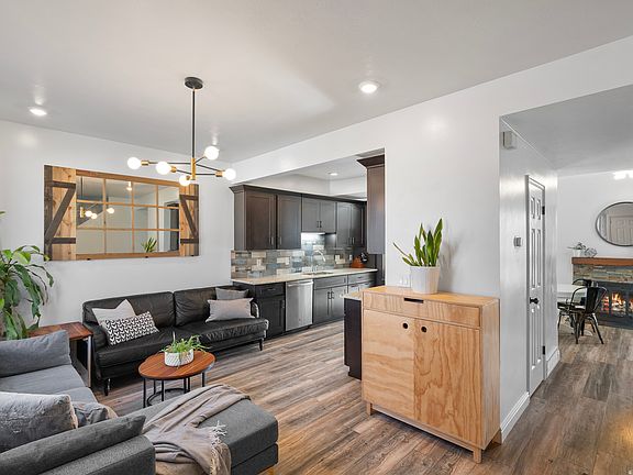 3rd image of 776 E Gables St