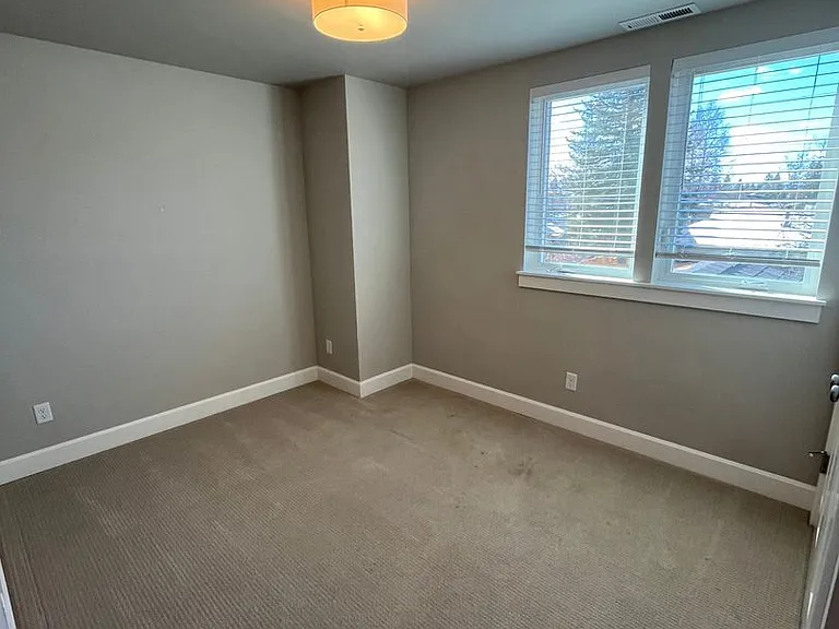 752 NW Ogden Ave — Photo 17