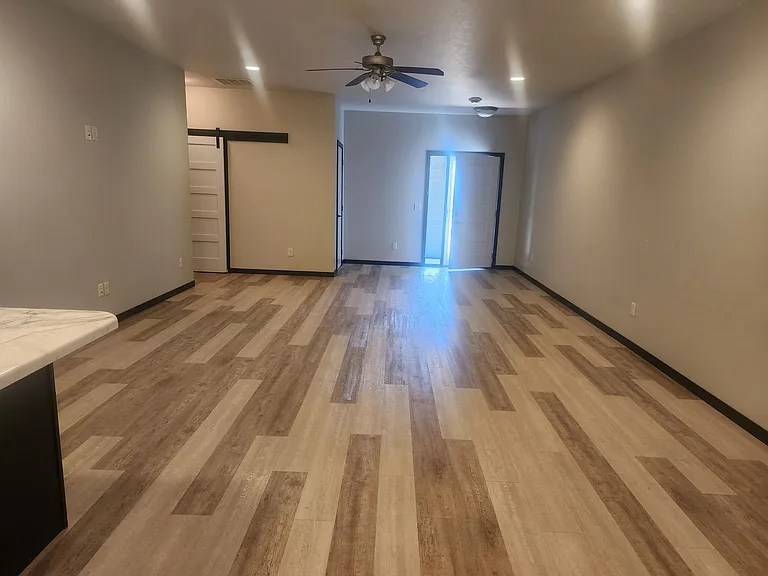 4513 S Dubuque Ave — Photo 3