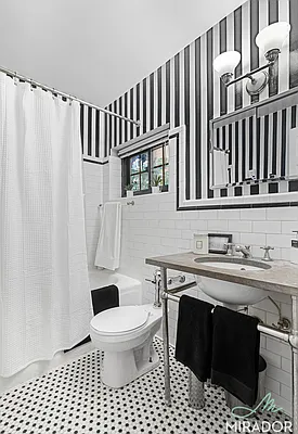 Sold by Mirador Real Estate | media 11