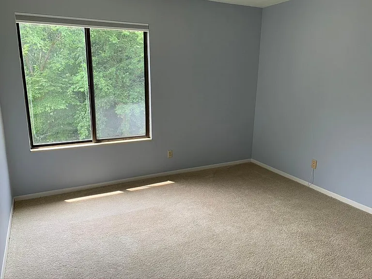 Good size 2nd bedroom