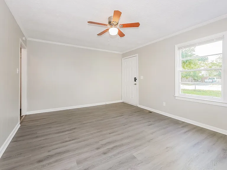 865591_017_living_room_12936557.jpg