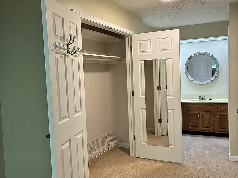 304 Live Oak Ln — Photo 6