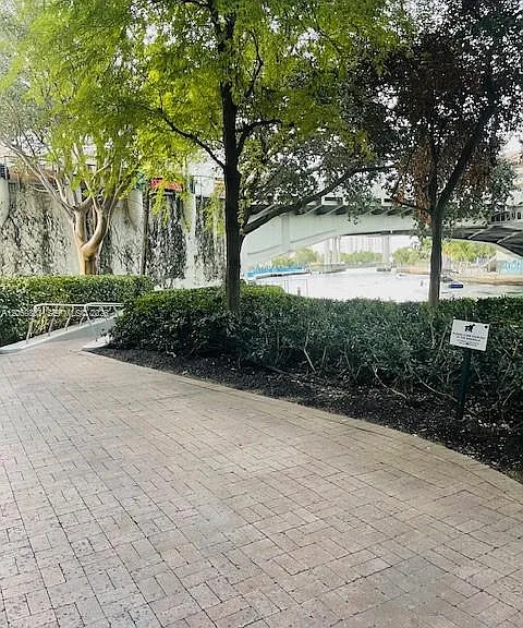 185 SW 7th St #1605 — Photo 9