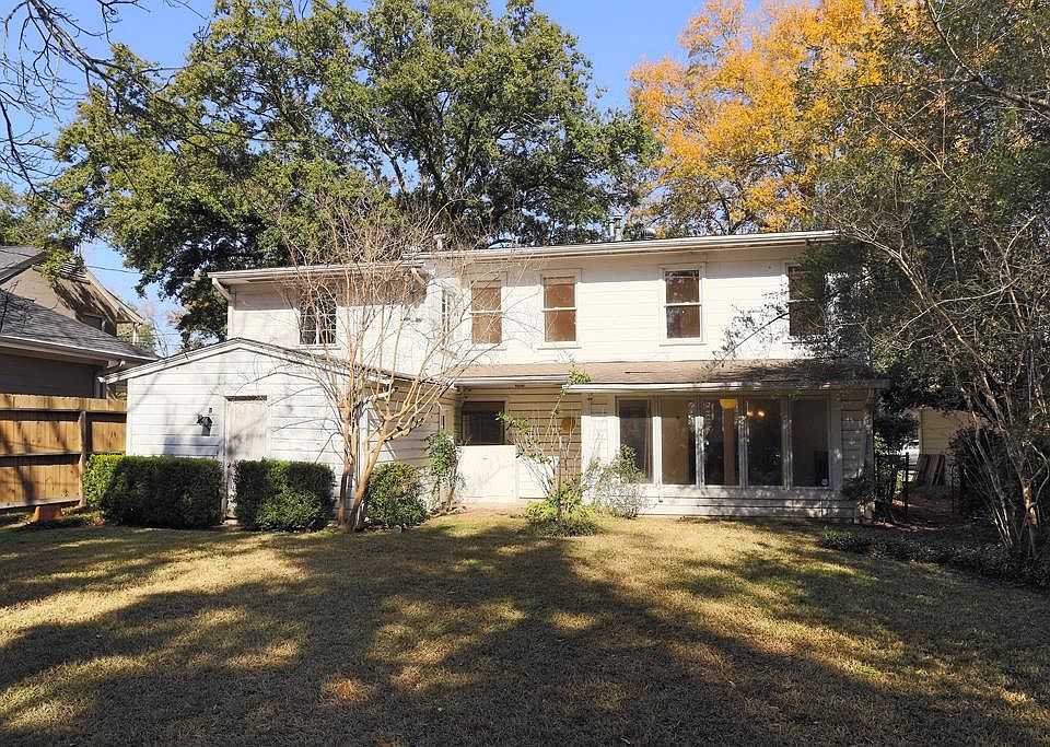 Large lot (7540 sq.ft. per HCAD) with deep backyard. (52.5 X 145 per plat)