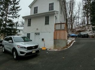 8 Fichter St, Bloomingdale, NJ 07403