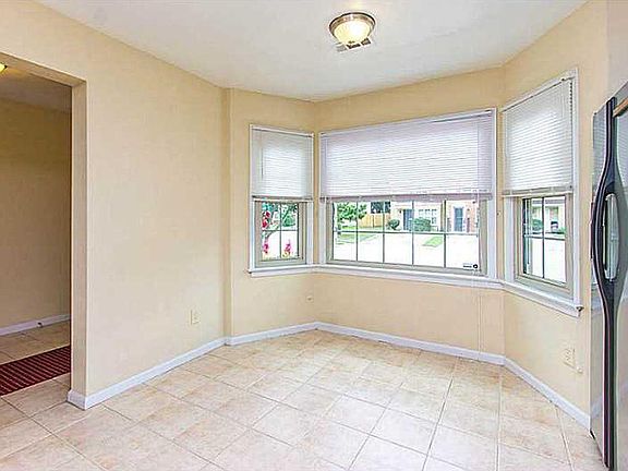 3rd image of 5620 Campus Dr