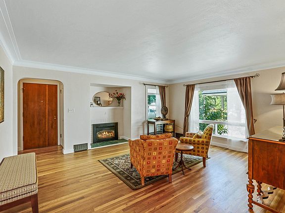 4th image of 1016 E Thurston Ave
