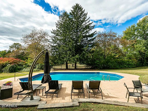 3rd image of 37 Clover Hill Road