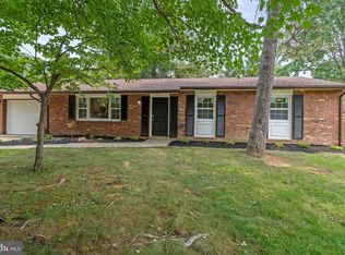 1258 Redwood Ct, Herndon, VA 20170