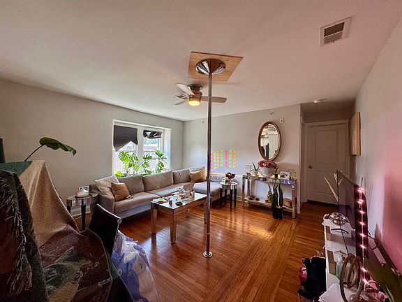 5th image of 133 W Tulpehocken St APT 4