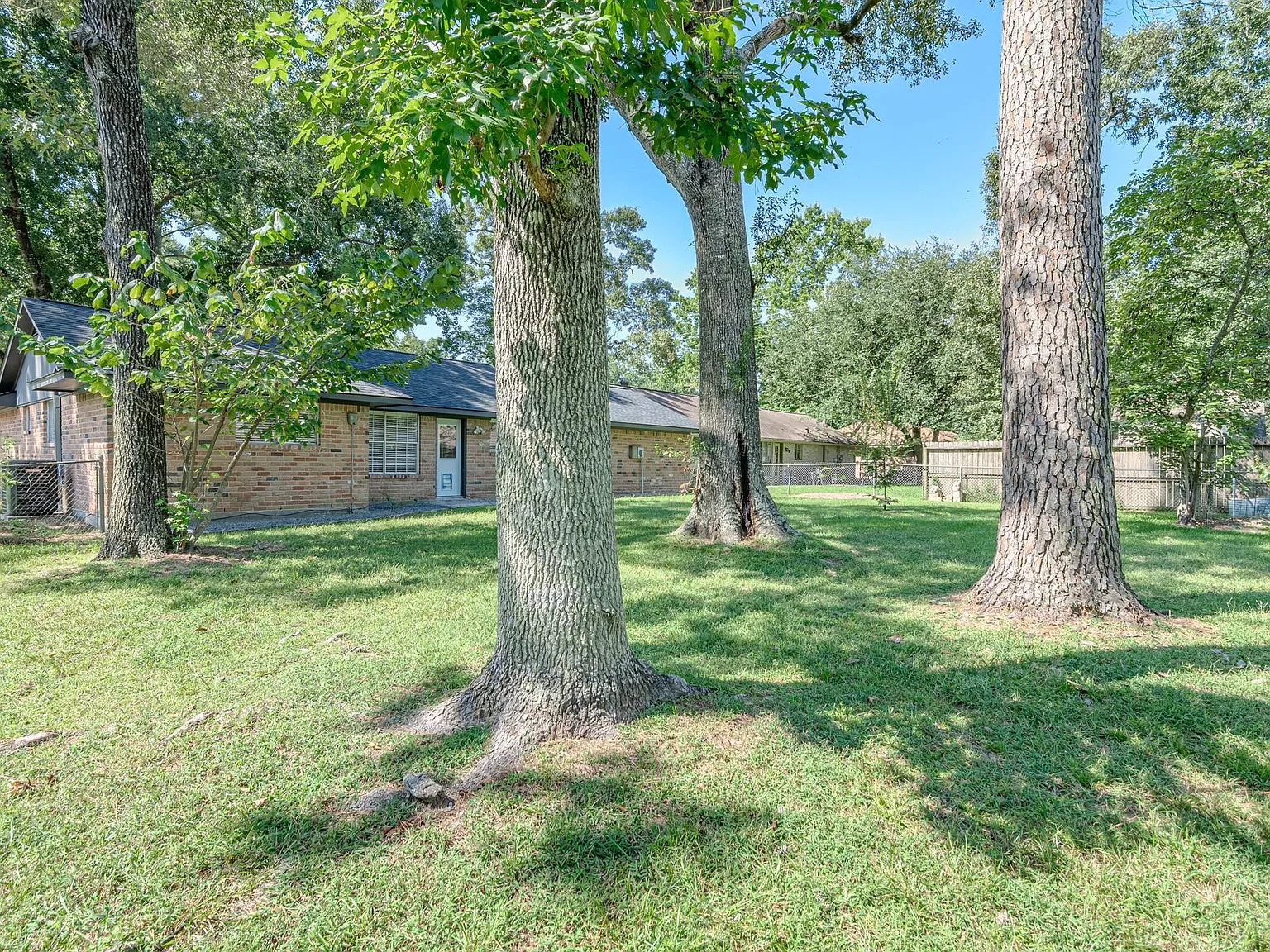 3 bed, 2.0 bath, 1221 sqft, $1,850 — Photo 3
