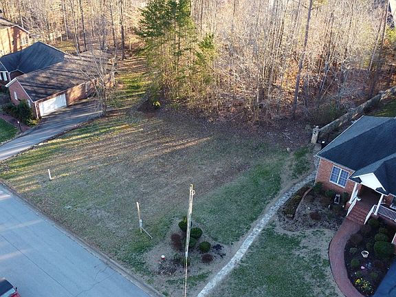 4th image of 137 Beaverbrook Ct