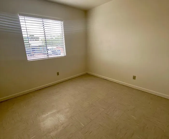 1701 N Park Ave #10 — Photo 6