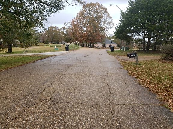 5th image of 104 Longwood Dr