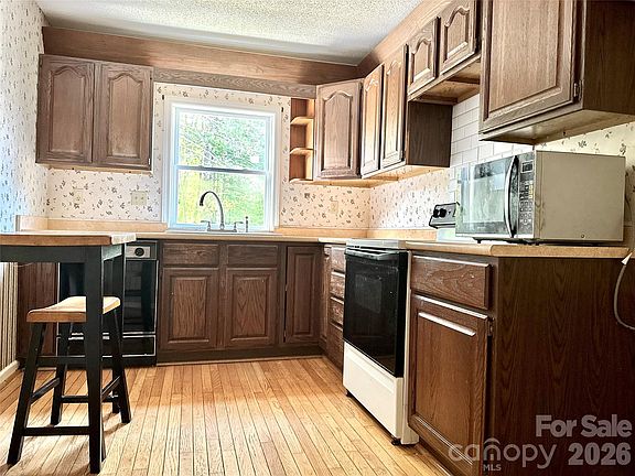 5th image of 44 Sagebrush Cir