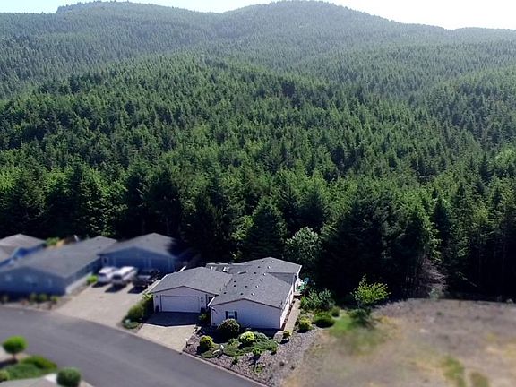 3rd image of 6020 NE Evergreen Ln