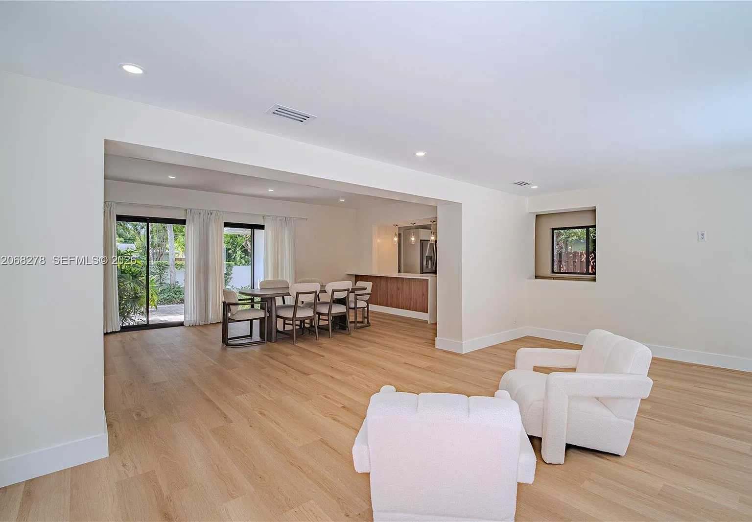 Alamanda Dr, North Miami — Photo 4