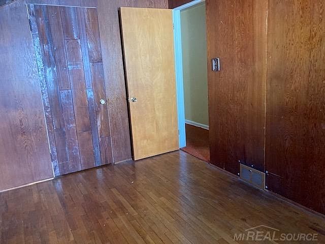 8641 Harding Ave, photo 23