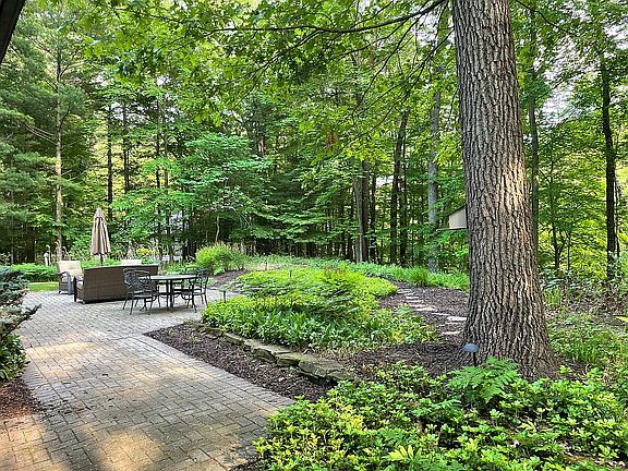 5th image of 1556 Winterwood Dr NE