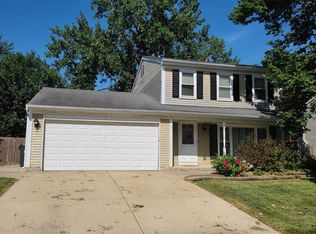 696 Shining Water Dr, Carol Stream, IL 60188