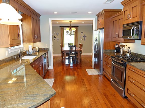 3rd image of 2445 Semoran Dr