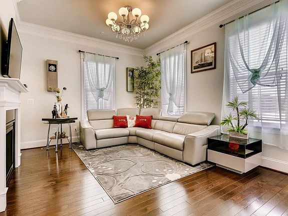 4th image of 5064 N Valentia St
