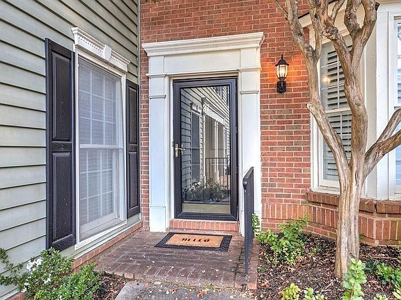 2nd image of 27 Mount Vernon Cir