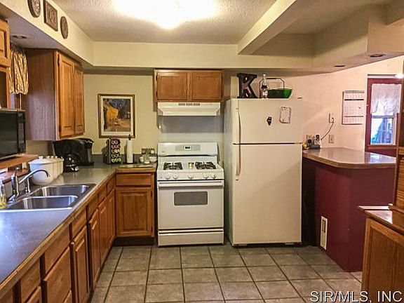 5th image of 612 W Mill St