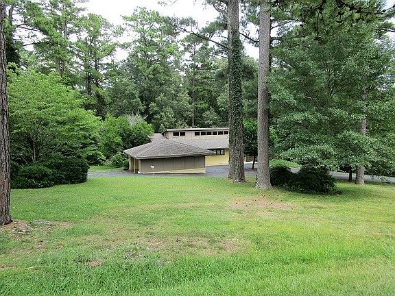 2nd image of 604 Elm Cir