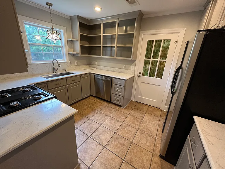 1306 Spencer Ave — Photo 9