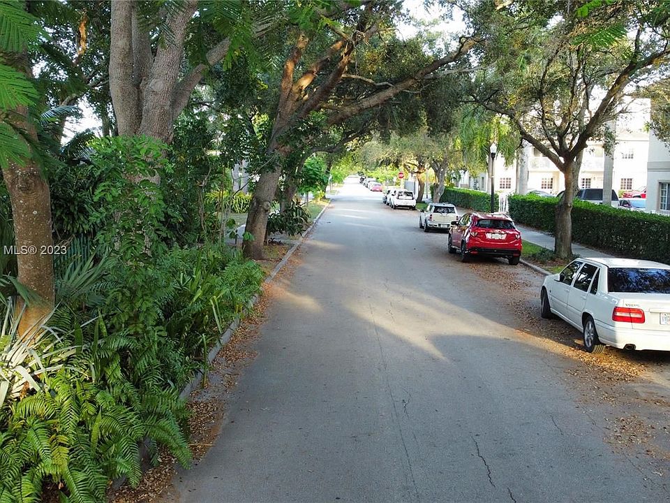 1st image of 2025 Taylor St #2025