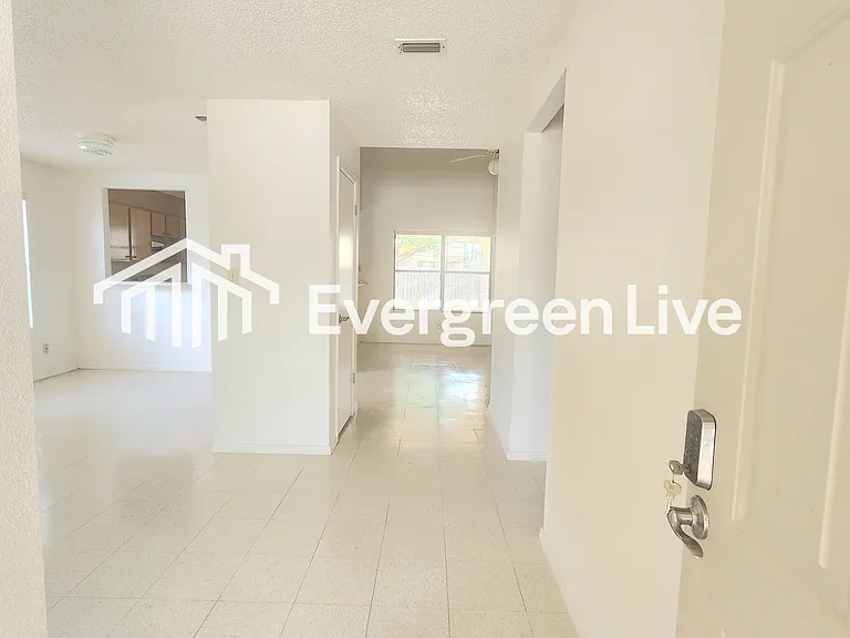 2144 Tesuque Ct — Photo 2