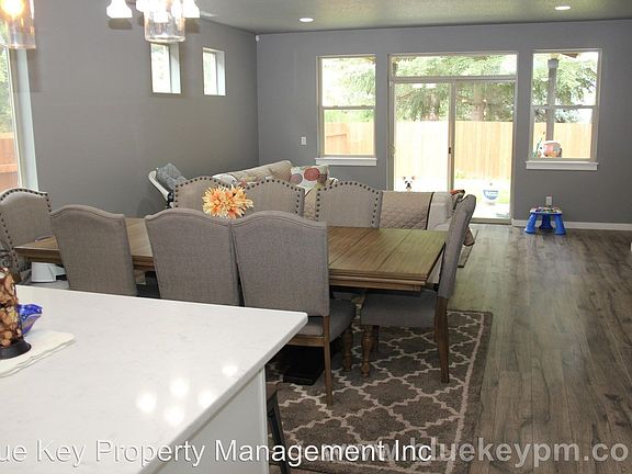 5th image of 11203 NE 44th Ct
