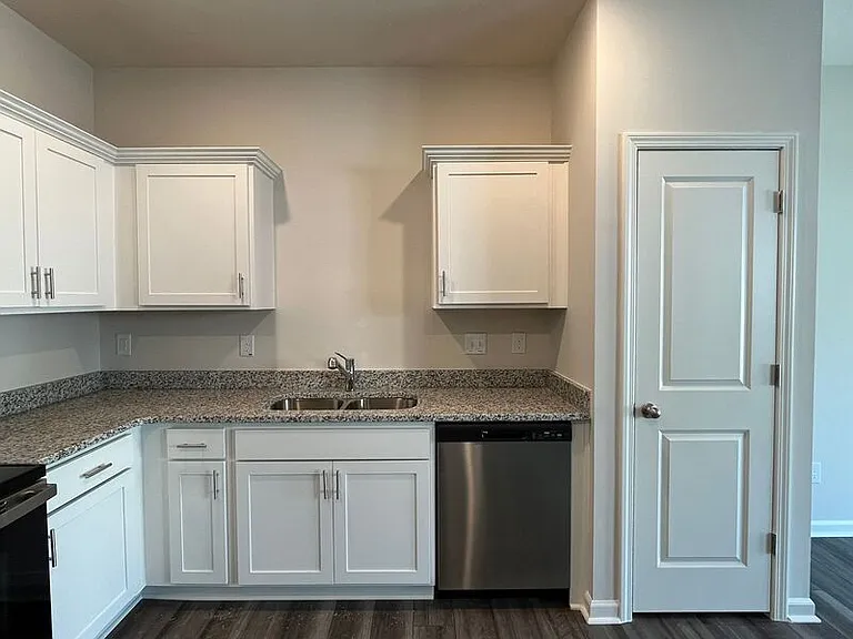2047 Trailside Dr — Photo 5