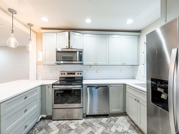 4th image of 230 Strathy Ln