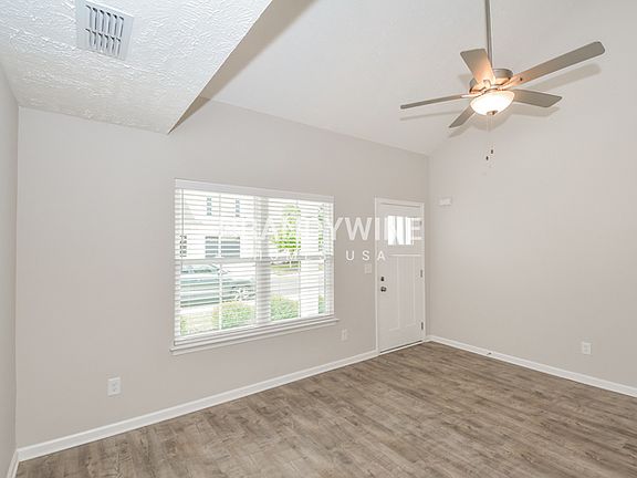 3rd image of 3218 Clemons Cir