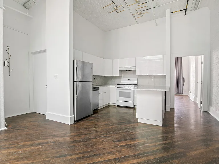 35 Howard St #5 — Photo 6