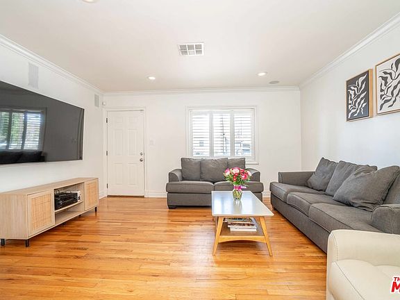 4th image of 17507 Emelita St