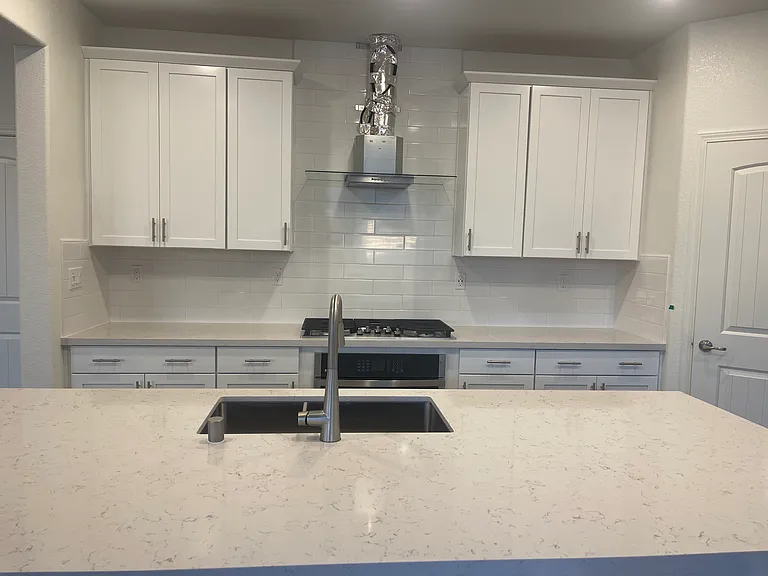 572 Knightsbridge Ct — Photo 5