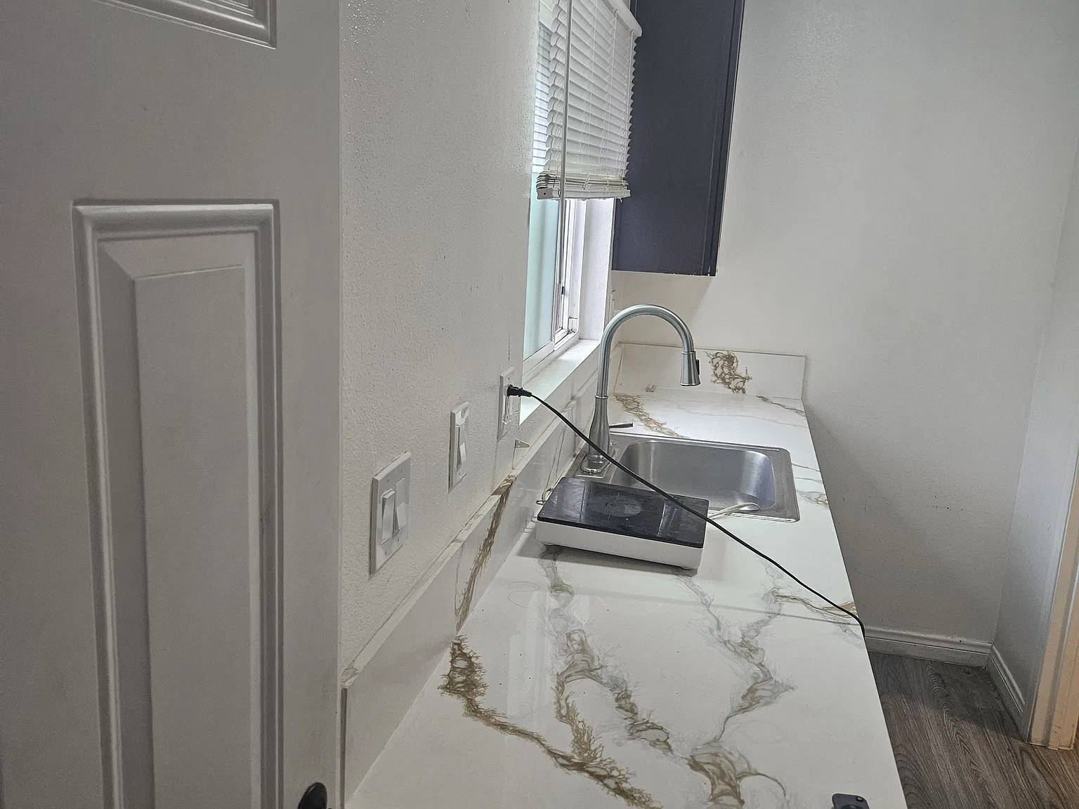 1 bed, 1.5 bath, 800 sqft, $1,400 — Photo 2