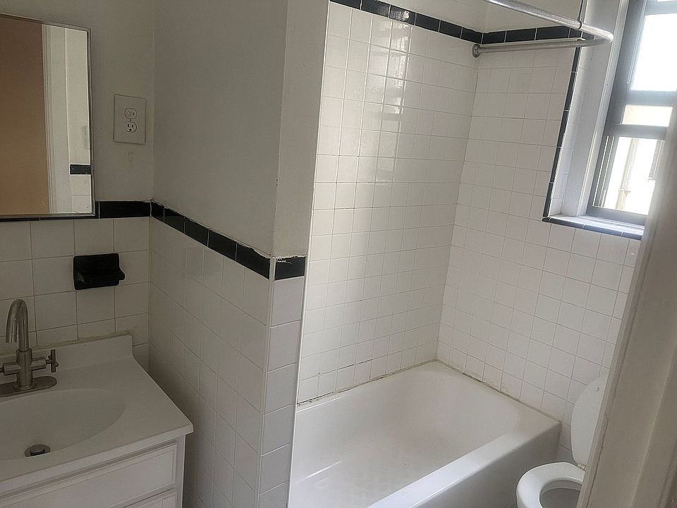 2nd image of 659 Ocean Ave APT D2