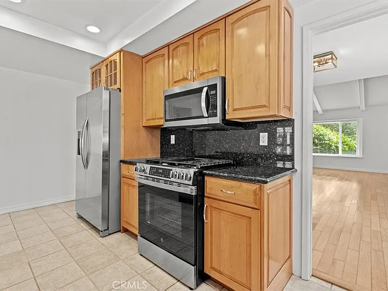 29303 Stonecrest Rd — Photo 2