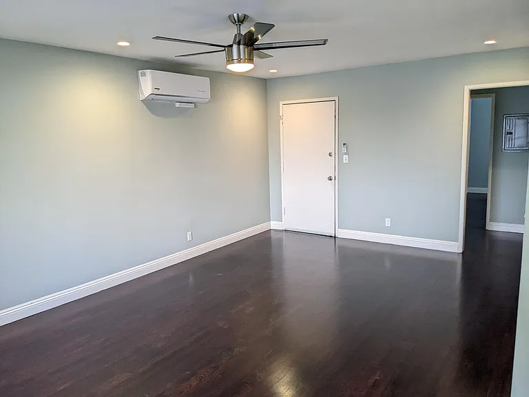 1028 E 3rd St #6 — Photo 21