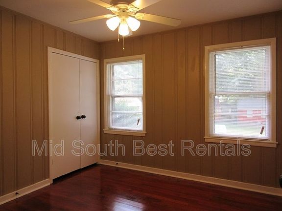 2nd image of 3523 Hallbrook St