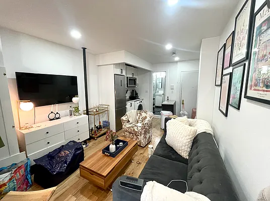 Rented by Voro, LLC | media 9