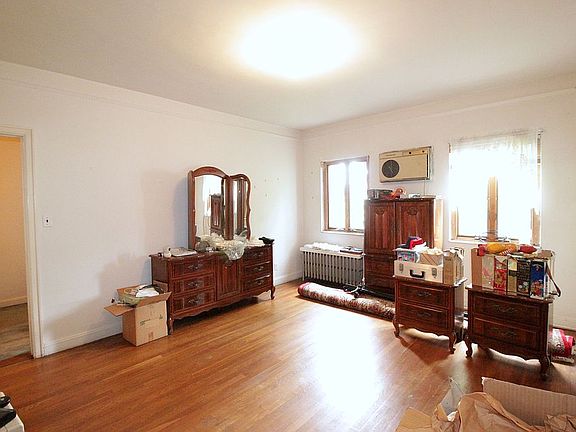 5th image of 48-14 42nd St