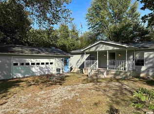 29130 Sycamore Rd, Centralia, IL 62801