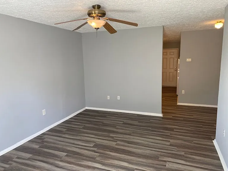 810 Old McGinley Dr — Photo 7